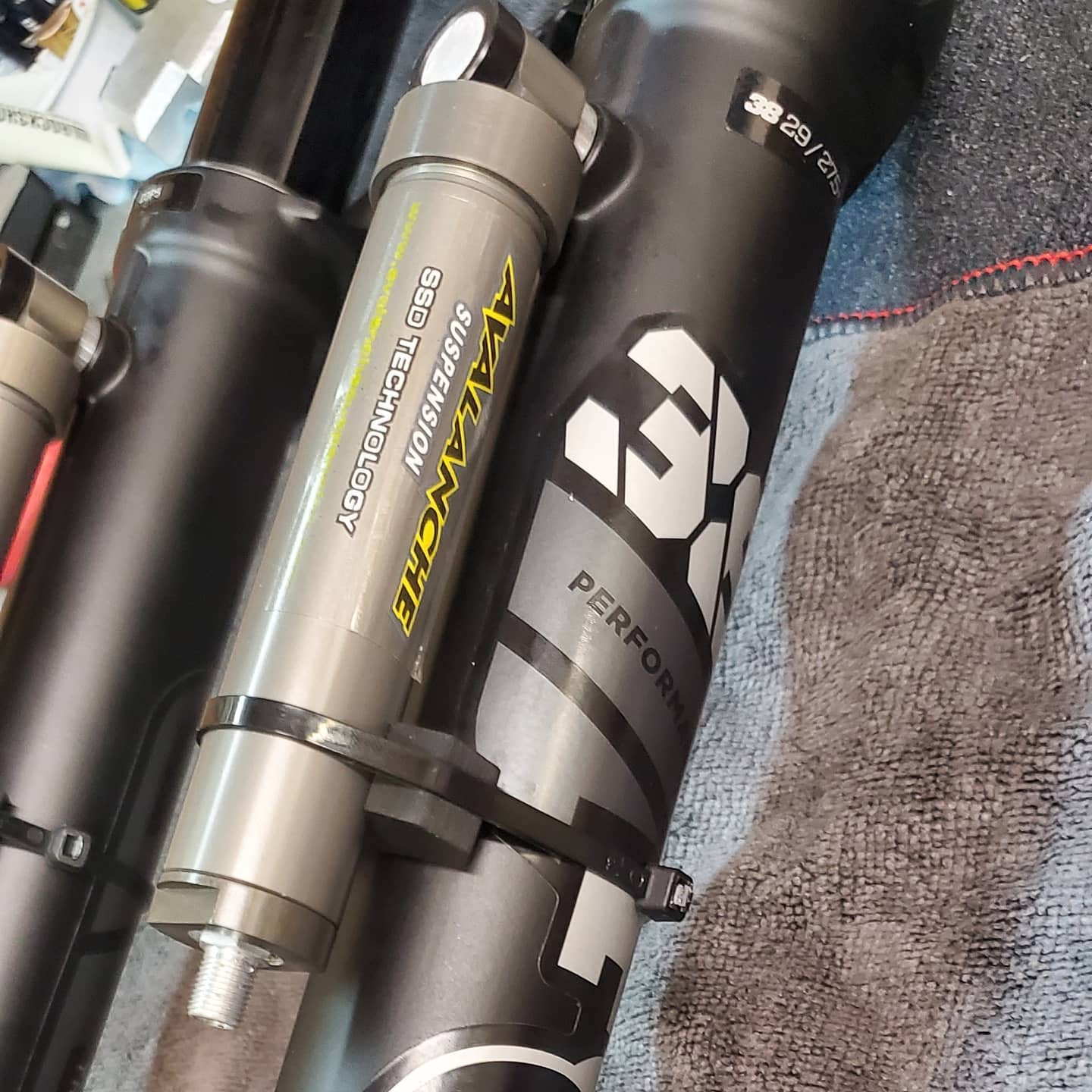 fox 36 evol air spring upgrade